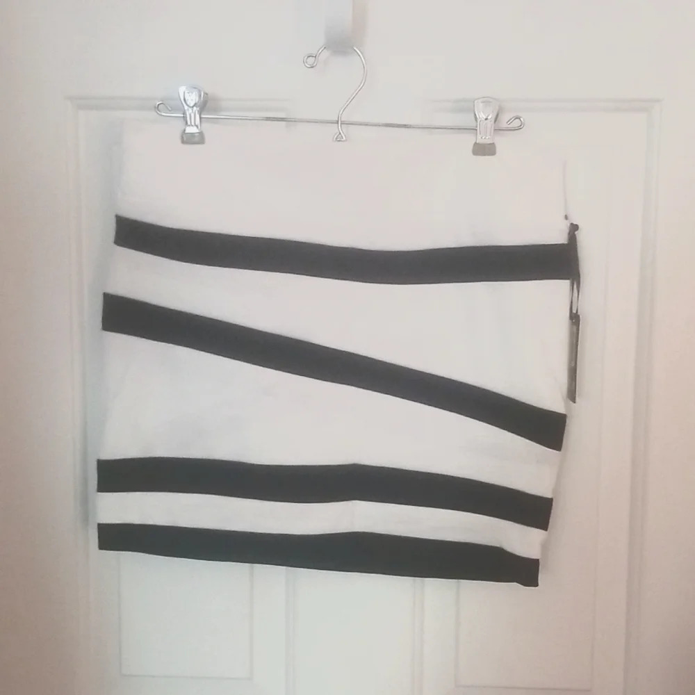 Sloosh Womens Skirt NWT